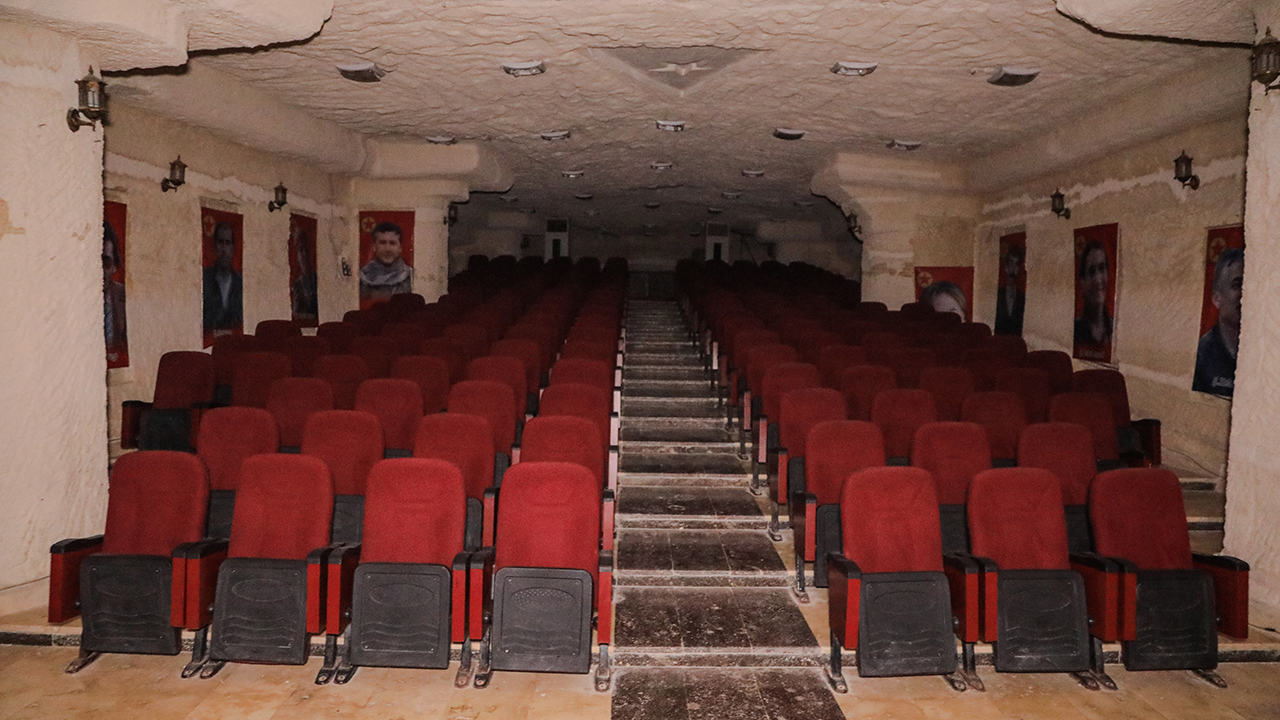 NTV ekibi Suriye'de görüntüledi. YPG'lilerin 4 katlı mağarası 