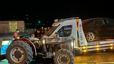 Manisa'da traktör ile çekici çarpıştı