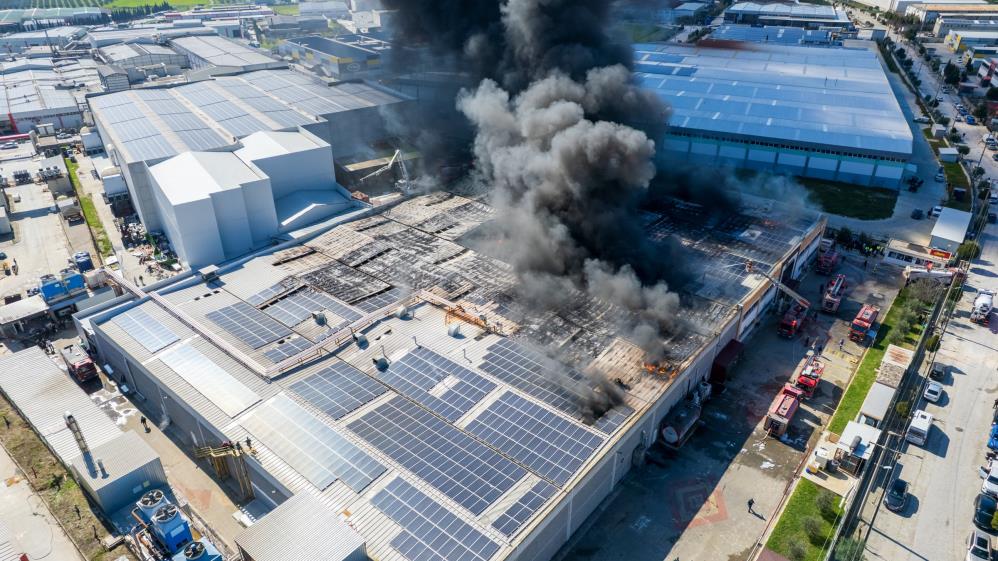 Manisa'da şekerleme fabrikasında yangın