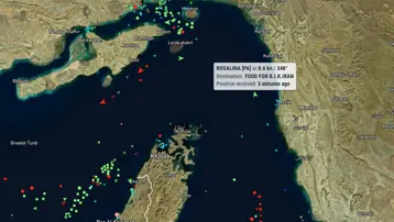 Hürmüz'de korku var. Gemiler "Yiyecek" ibaresiyle geçiyor