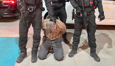 FETÖ'nün Marmaris suikast timindeki terörist 10 yıl sonra yakalandıFETÖ'nün 15 Temmuz 2016'da gerçekleştirdiği darbe girişimi sırasında Marmaris'te Cumhurbaşkanı Recep Tayyip Erdoğan'a suikast girişiminde bulunanlar arasında yer alan ve kırmızı bültenle aranan terör örgütü mensubu B.K. Afyonkarahisa
