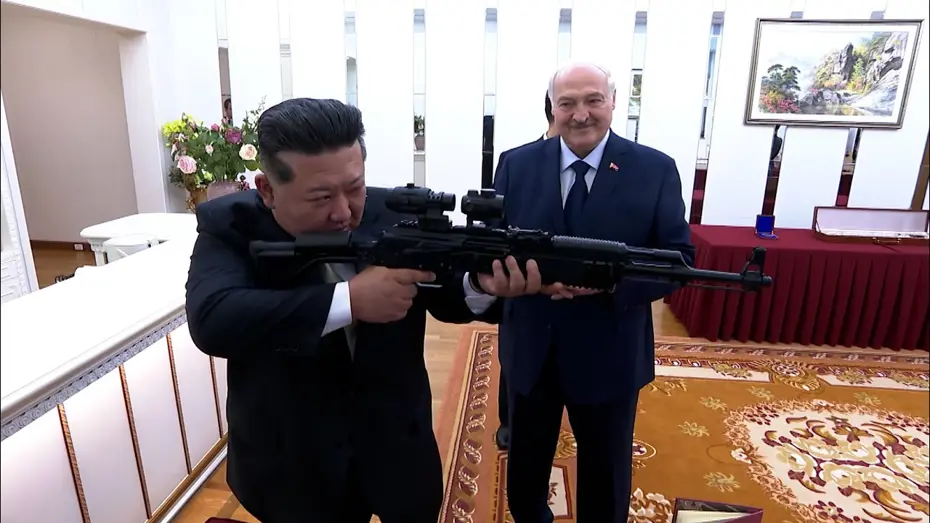 Lukaşenko'dan Kim Jong Un'a silah hediyesi. 