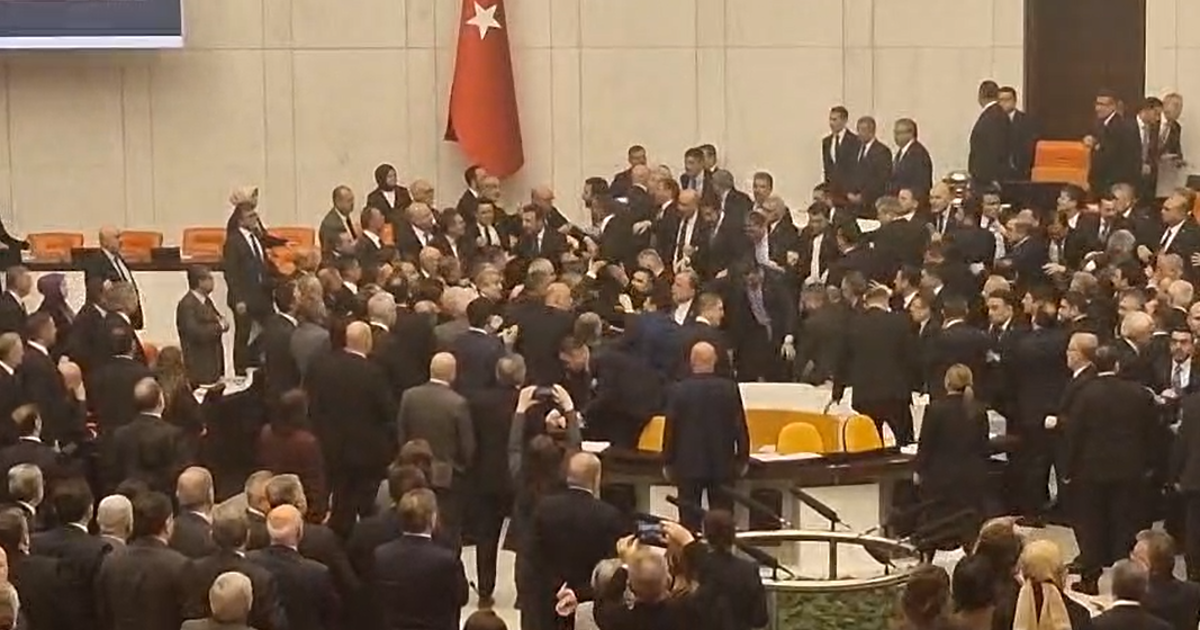 Meclis'te yemin kavgası