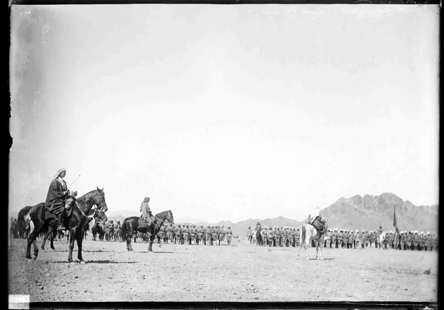 Fahreddin Paşa Medine`de Bir-i Maşi'de resmi geçitte 8