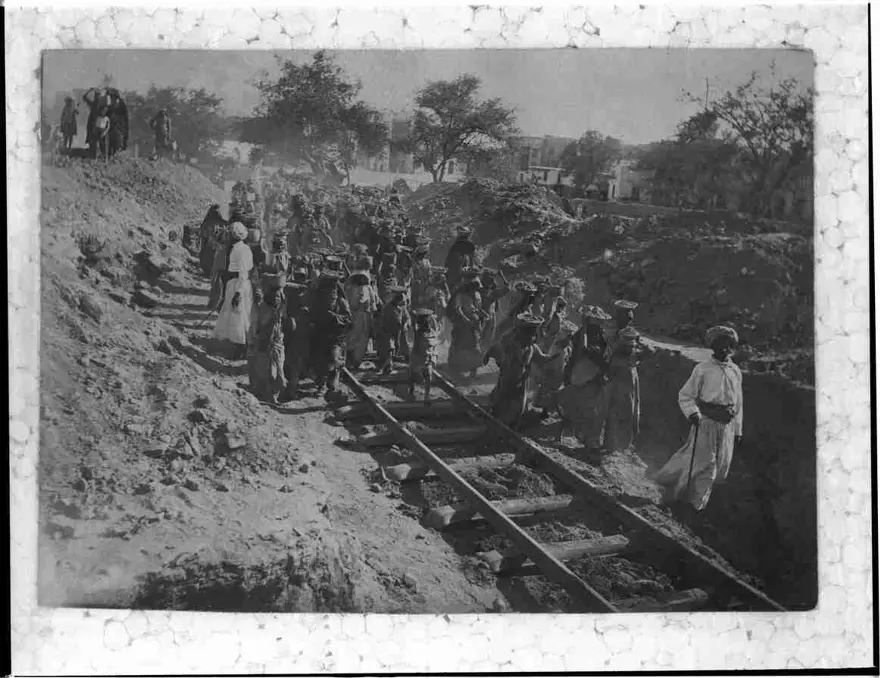 Medine'de Menaha Meydanı'nda ve Harem-i Şerif'in Babü's Selam'ına açılmakta olan Ayniyya Caddesi'nde yapılan çalışmalar ve enkazın taşınması 6