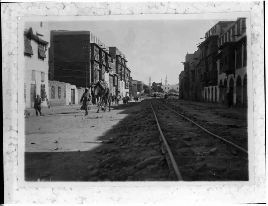 Medine'de Menaha Meydanı'nda ve Harem-i Şerif'in Babü's Selam'ına açılmakta
olan Ayniyya Caddesi'nde yapılan çalışmalar ve enkazın taşınması
 55