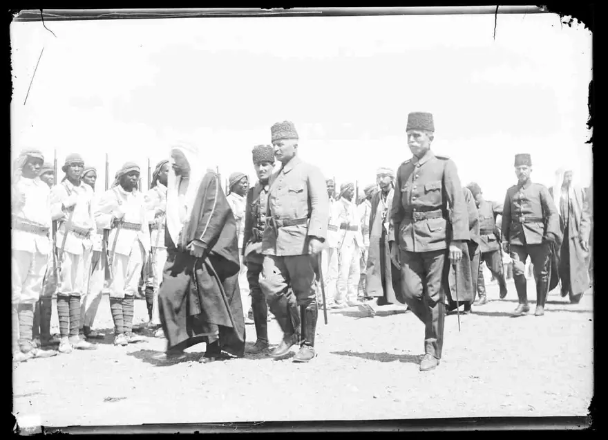 Medine'de telsiz telgraf istasyonunun temel atma töreni 24