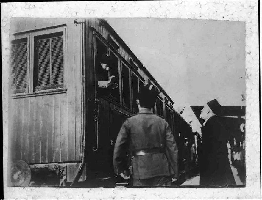 4. Ordu Kumandanı Cemal Paşa Medine istasyonundan trenle ayrılırken 58