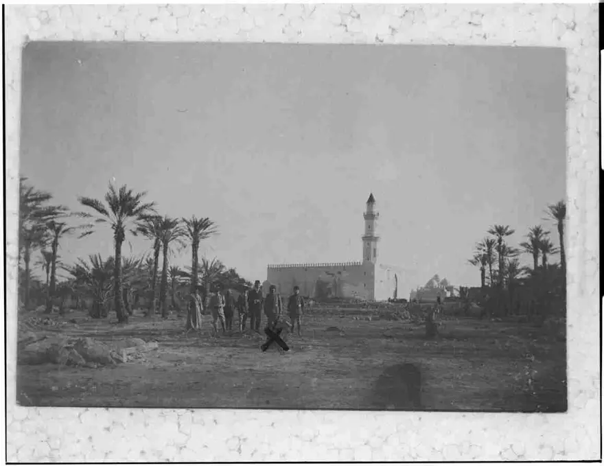 Adliye Nazırı Pirizade İbrahim Hayrullah Bey Medine ziyaretinde Fahreddin Paşa ve maiyetiyle beraber 14