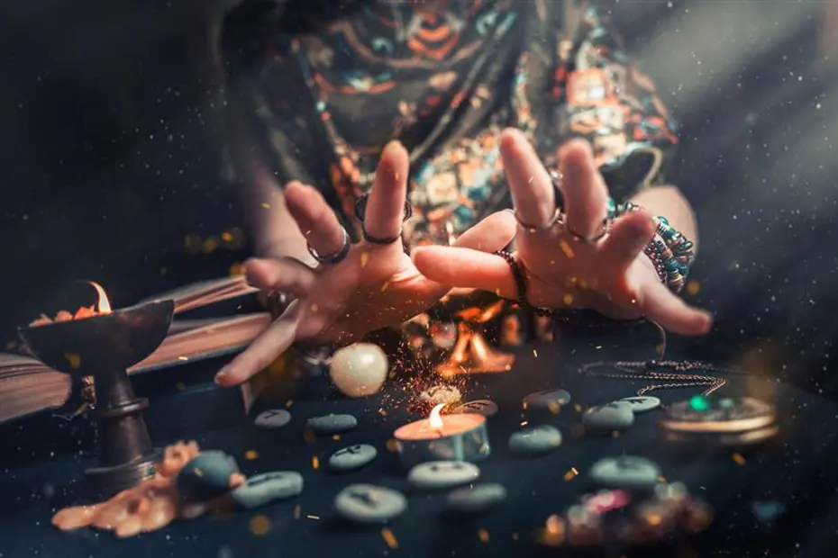 Üfürükçülükle gayrimenkul zengini olmuş. Dolandırıcı izini kaybettirmek için altın almış