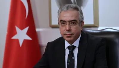 Mehmet Uçum'dan Yeni Parti yorumu. "CHP bu ayrışma ile bir temizlenme sürecine girmiş oldu"Cumhurbaşkanı Başdanışmanı ve Cumhurbaşkanlığı Hukuk Politikaları Kurulu Başkanvekili Mehmet Uçum, "Büyük bir olaymış gibi ele alınan Yeni Parti konusu magazin tartışmasından öteye gidemez." dedi.
