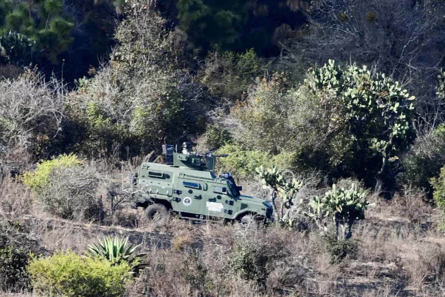 Meksika'da sokaklar savaş alanına döndü. Askeri yığınak büyüyor 11
