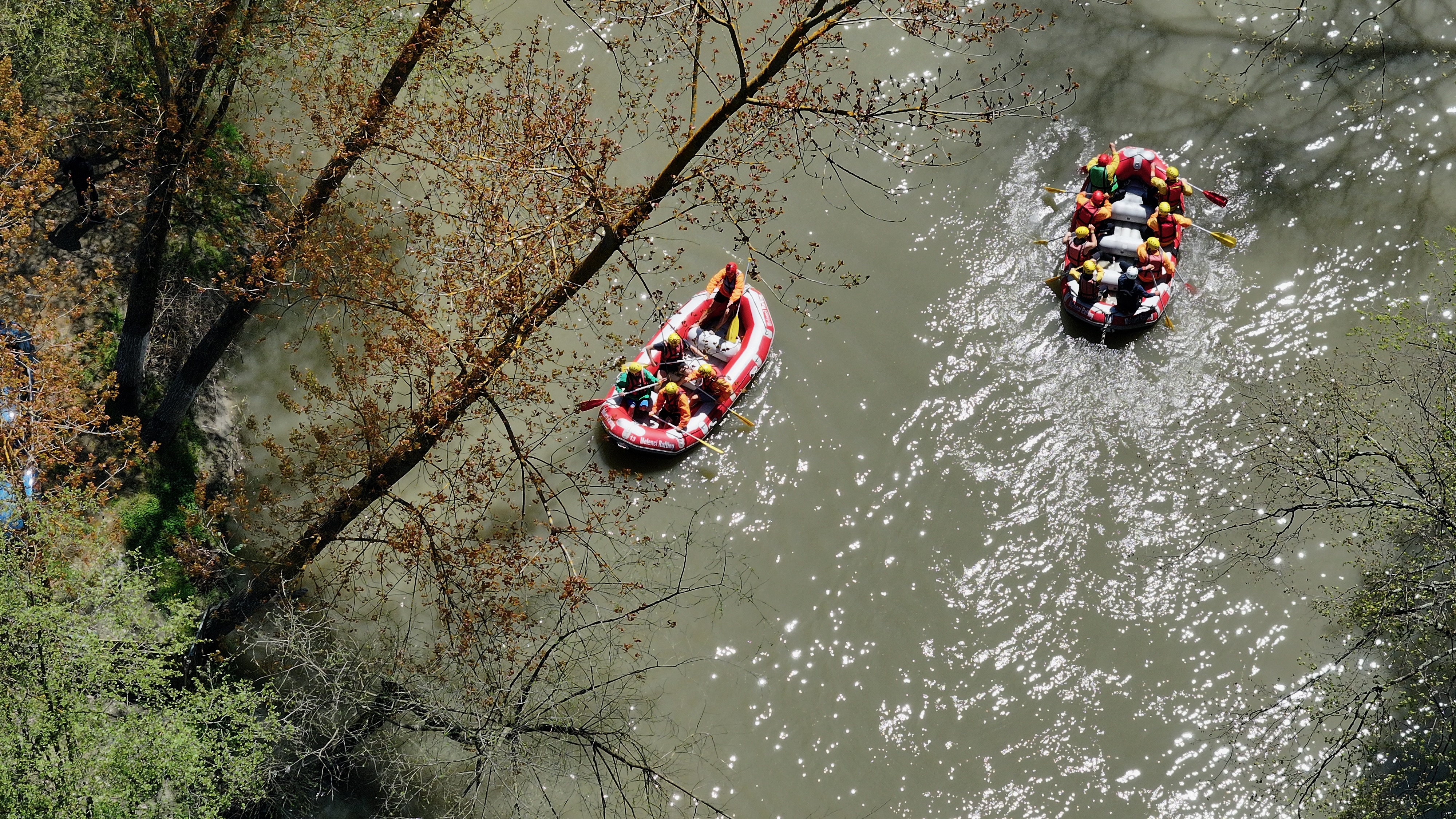 Melen Çayı'na yoğun ilgi. Maceraseverlerin rafting keyfi