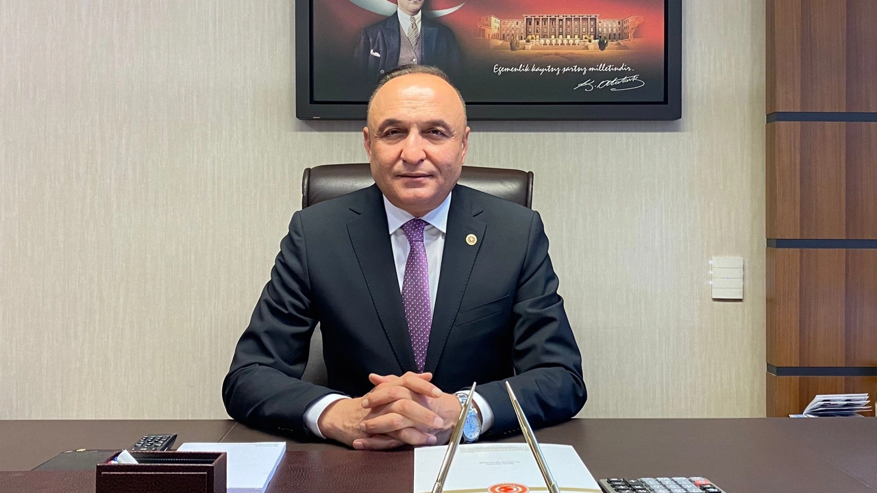 Yeni Parti Gaziantep Milletvekili Melih Meriç'e bıçaklı saldırı. Sağlık durumu ciddiYeni Parti Gaziantep Milletvekili Melih Meriç bıçaklı saldırıya uğrayarak yaralandı. Meriç'in hayati tehlikesinin bulunduğu belirtildi.