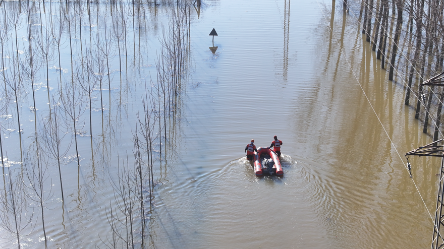 Kırmızı alarm verildi. Meriç'te sular yükseliyor, çeşitlilik sayıda takım bekliyor 5