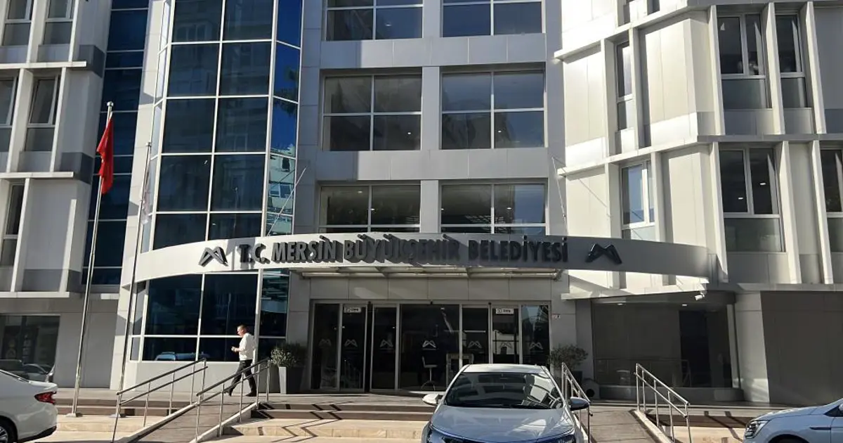 Mersin Büyükşehir Belediyesi'ne operasyon. Gözaltılar var