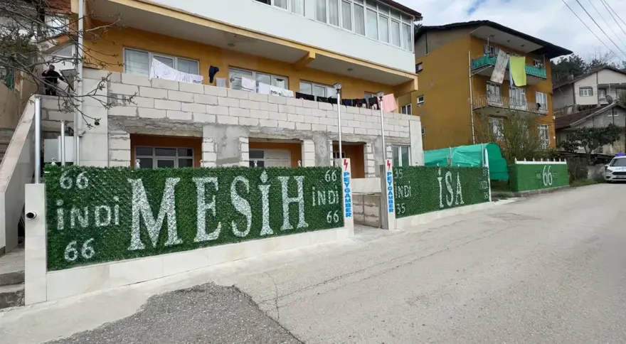 Ekipleri harekete geçiren yazı. Evinin her arasında biri seçenek yazdı, mahalleli ihbar etti 