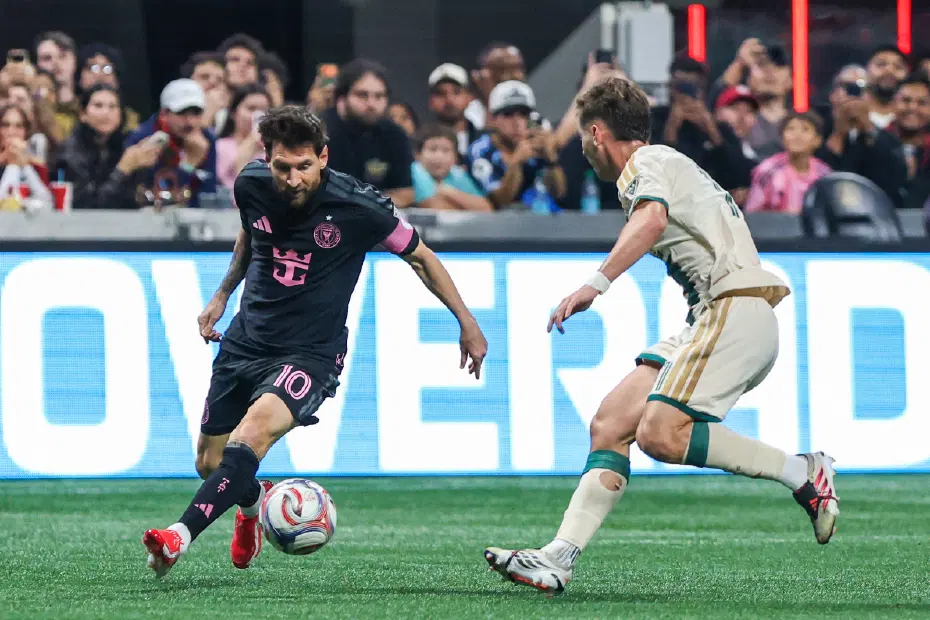 Messi hem takım arkadaşlarını hem de rakipleri çalımladı