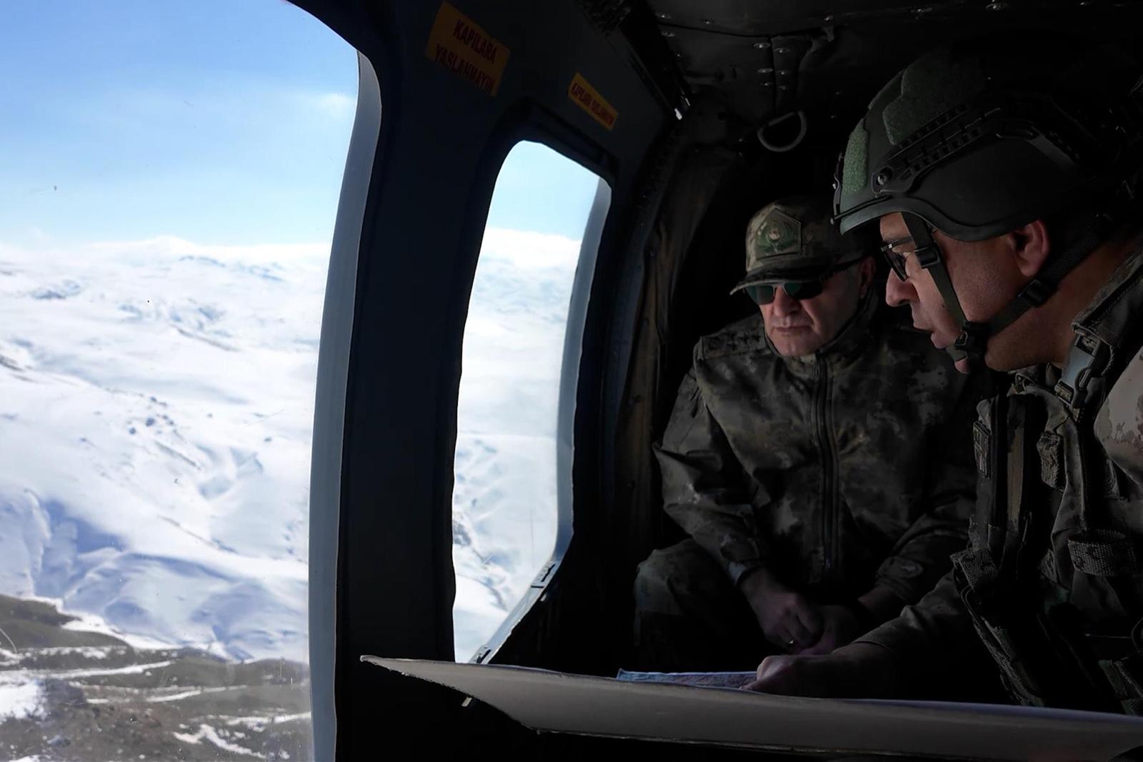 Kara Kuvvetleri Komutanı Metin Tokel İran sınırında