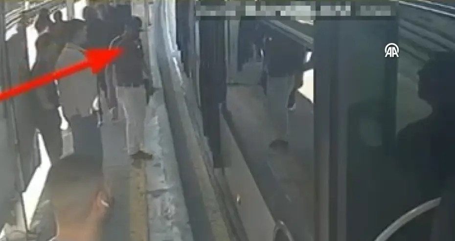 Metrobüs kamerasına yakalandı, yakayı ele verdi