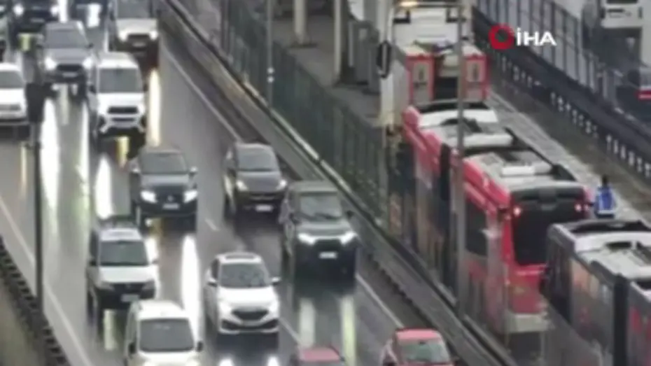 Avcılar'da metrobüs kazası. Yaralılar var