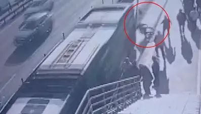 Metrobüsün çarptığı engelli yolcu hayatını kaybetti