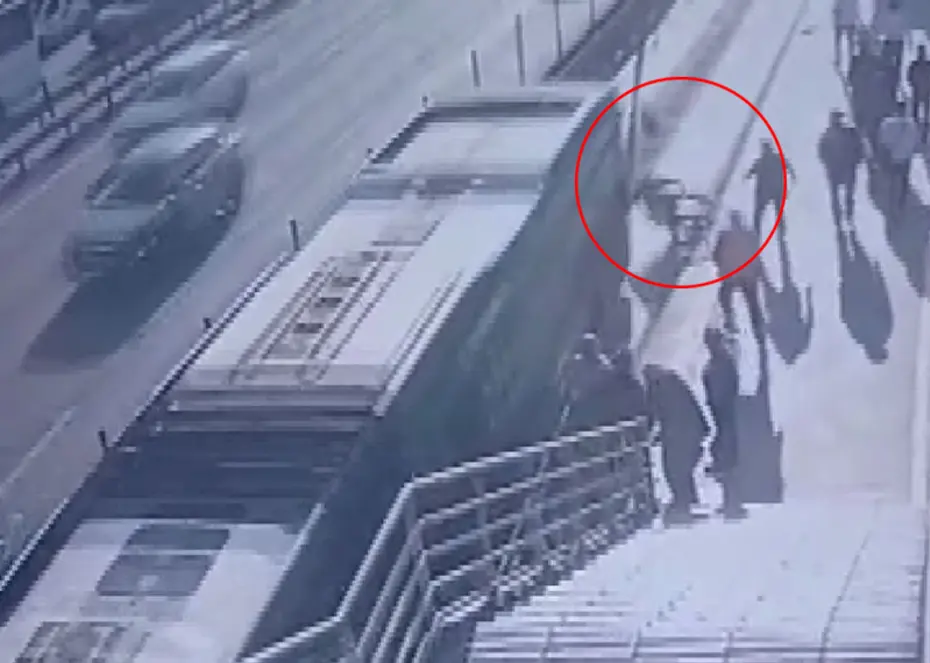 Metrobüsün çarptığı engelli yolcu hayatını kaybetti