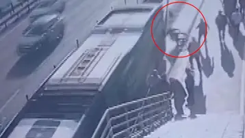 Metrobüsün çarptığı engelli yolcu hayatını kaybetti