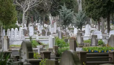 İstanbul'da mezarlıkta silahlı çatışma: İki can kaybı var
