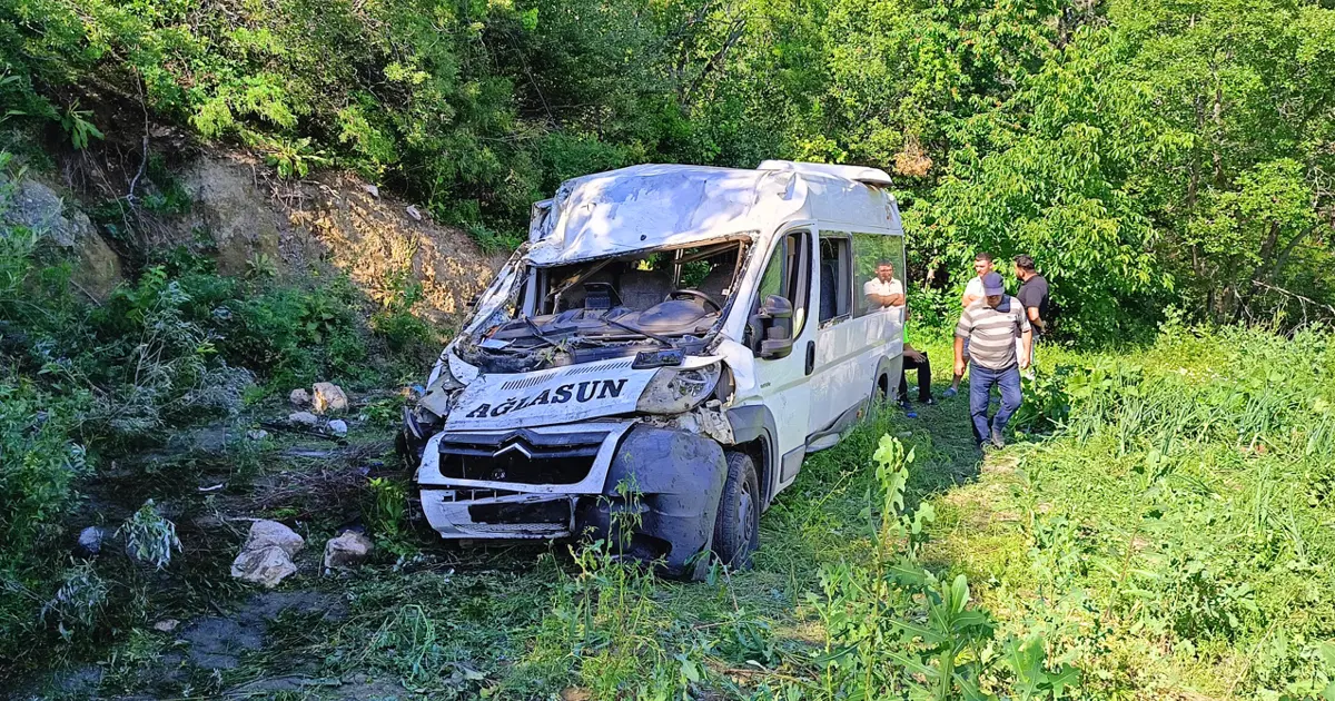Burdur'da tarım işleri şarampole yuvarlandı, yaralılar var