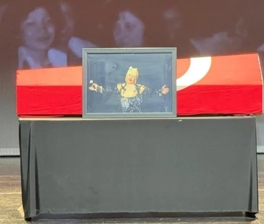 Muazzez Abacı'ya duygu dolu veda... Torunu gözyaşlarına hakim olamadı  2