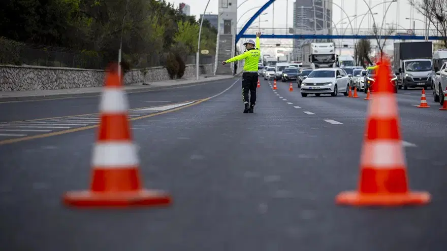 İstanbul'da pazar planı yapanlar dikkat! Bazı yollar trafiğe kapatıldı 5 İstanbul'da pazar planı yapanlar dikkat! Bazı yollar trafiğe kapatıldı 5