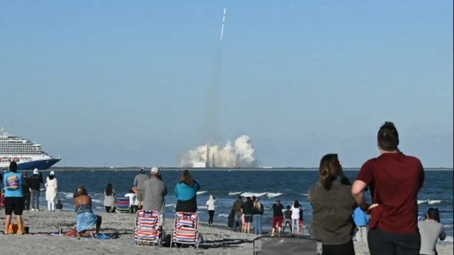 Uzaya ticari uçuş kapışması | Milyarderler rakip oldu, Musk'tan Bezos'a tebrik geldi