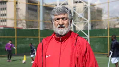 Ampute futbol maçında antrenör kalbine yenildi