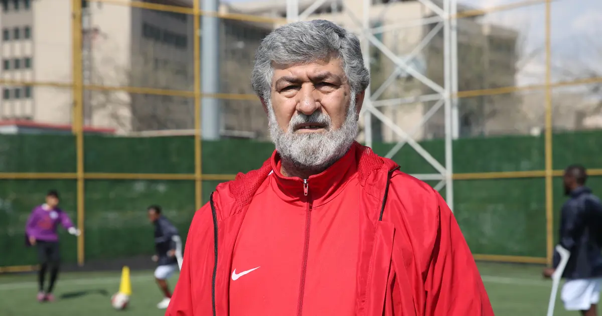 Ampute futbol maçında antrenör kalbine yenildi