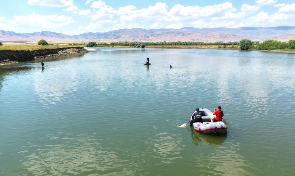 Murat Nehri'ne düşen 10 yaşındaki Berat'tan acı haber