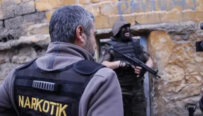Gaziantep'te Narko Kapan operasyonu. 416 kişi tutuklandıGaziantep merkezli 14 ilde düzenlenen Narko Kapan operasyonunda gözaltına alınan 450 şüpheliden 416'sı tutuklandı.