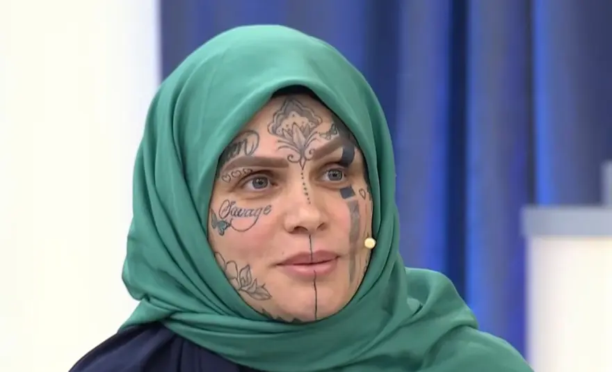 Sosyal medyanın gündeminde. Kim bu yüzü dövmeli kadın? 3