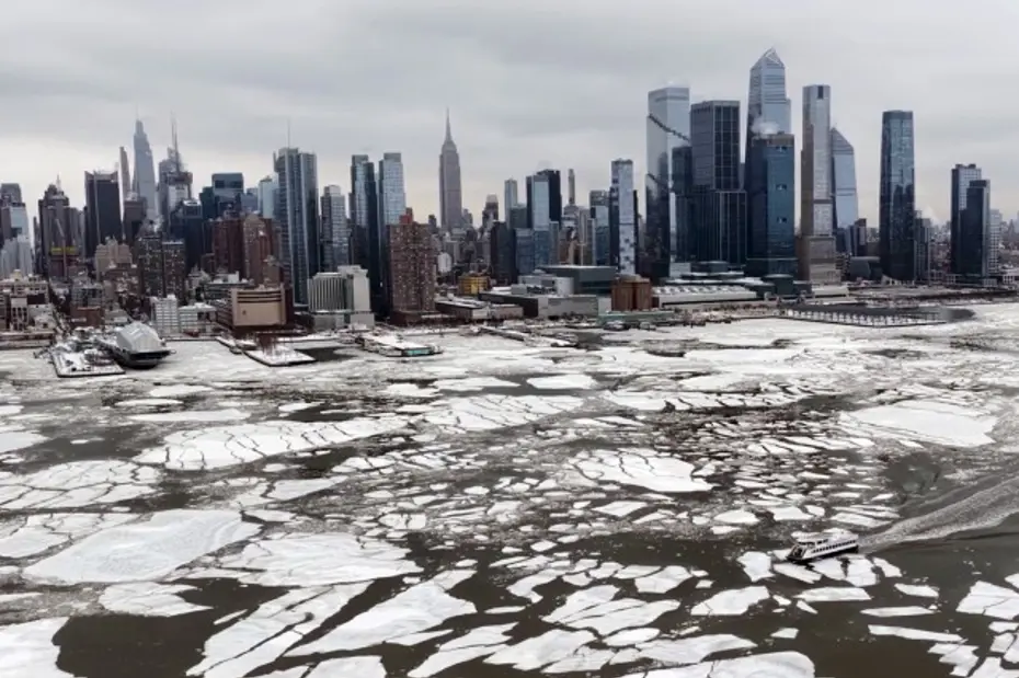 New York'ta dondurucu soğuklar! Hudson Nehri dondu
