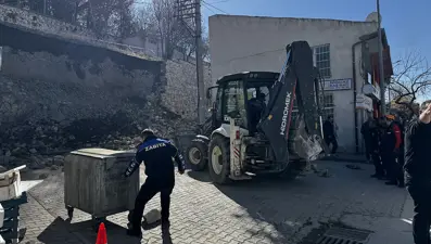 Niğde Kalesi'nin istinat duvarı çöktü