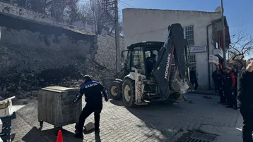 Niğde Kalesi'nin istinat duvarı çöktü
