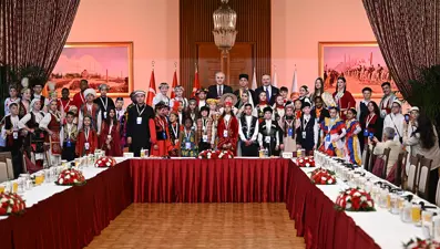 Numan Kurtulmuş dünya çocuklarını kabul etti