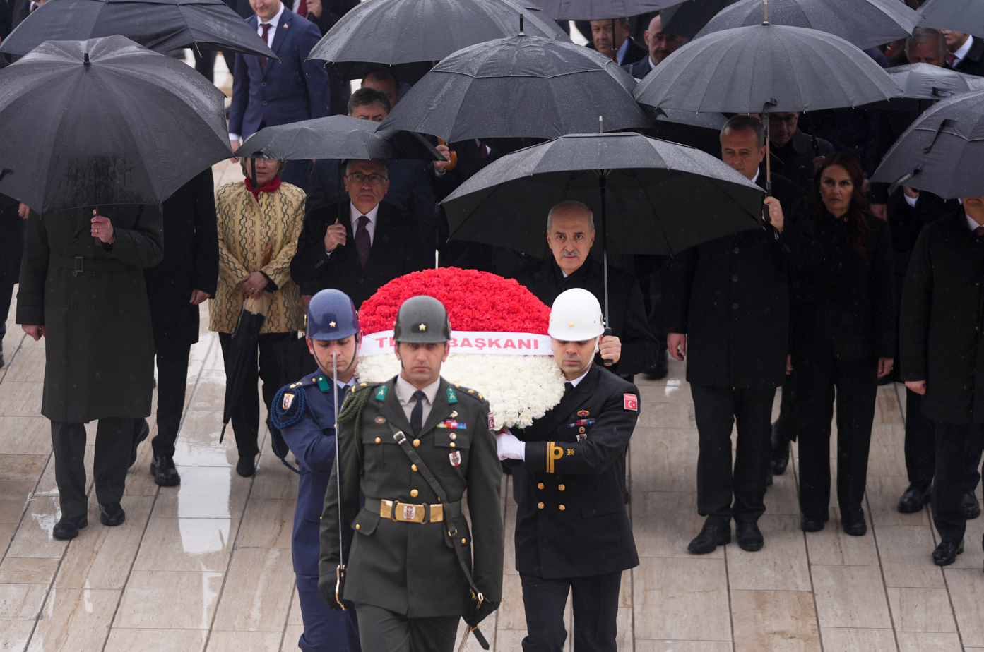 Devlet erkanı Ata'nın huzurunda
