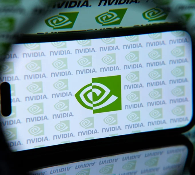 Nvidia'nın çalışanı çip kaçakçılığıyla suçlanıyorTayvan'daki yasa dışı çip ihracatı davasında suçlanan 9 kişi arasından biri Nvidia çalışanı çıktı.