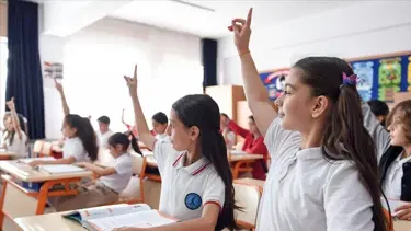 Milyonlarca veliyi ve okulu ilgilendiren karar. Tamamen yasaklandı