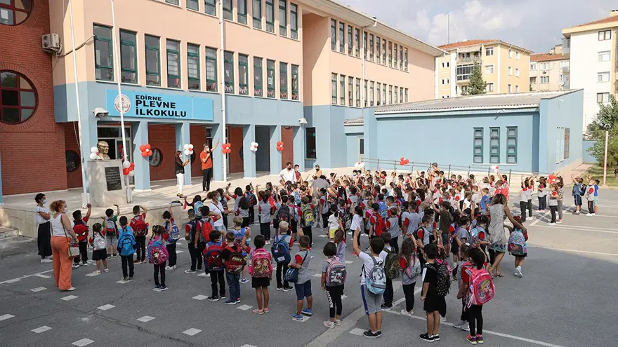 Okullar ne zaman açılacak, bugün açıldı mı? 2026-2027 MEB tatil takvimi 