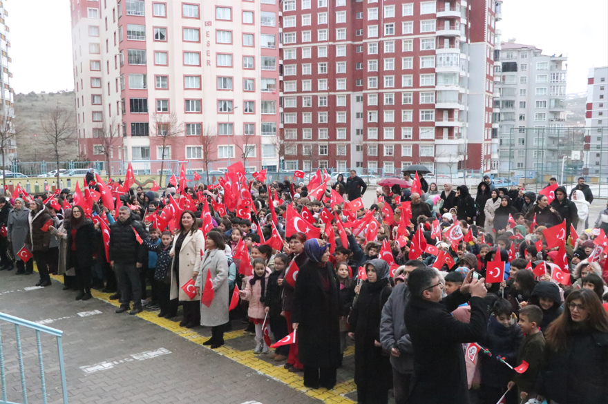 Yarıyıl sonrası ilk ders zili çaldı. İlk ders: Bayrak sevgisi 1