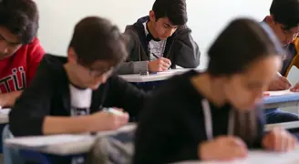 Çanta araması, devamsızlık şartı, disiplin ve kayıt kuralları. MEB'den okul yönetmeliğinde kapsamlı değişiklik