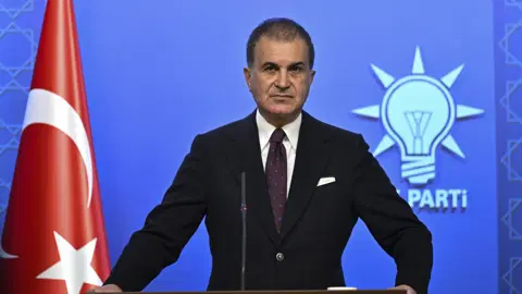 AK Parti Sözcüsü Ömer Çelik: Fonda karanlık nokta kalmayacak