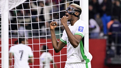 Osimhen kabusu yaşadı, hem sakatlandı hem elendiler